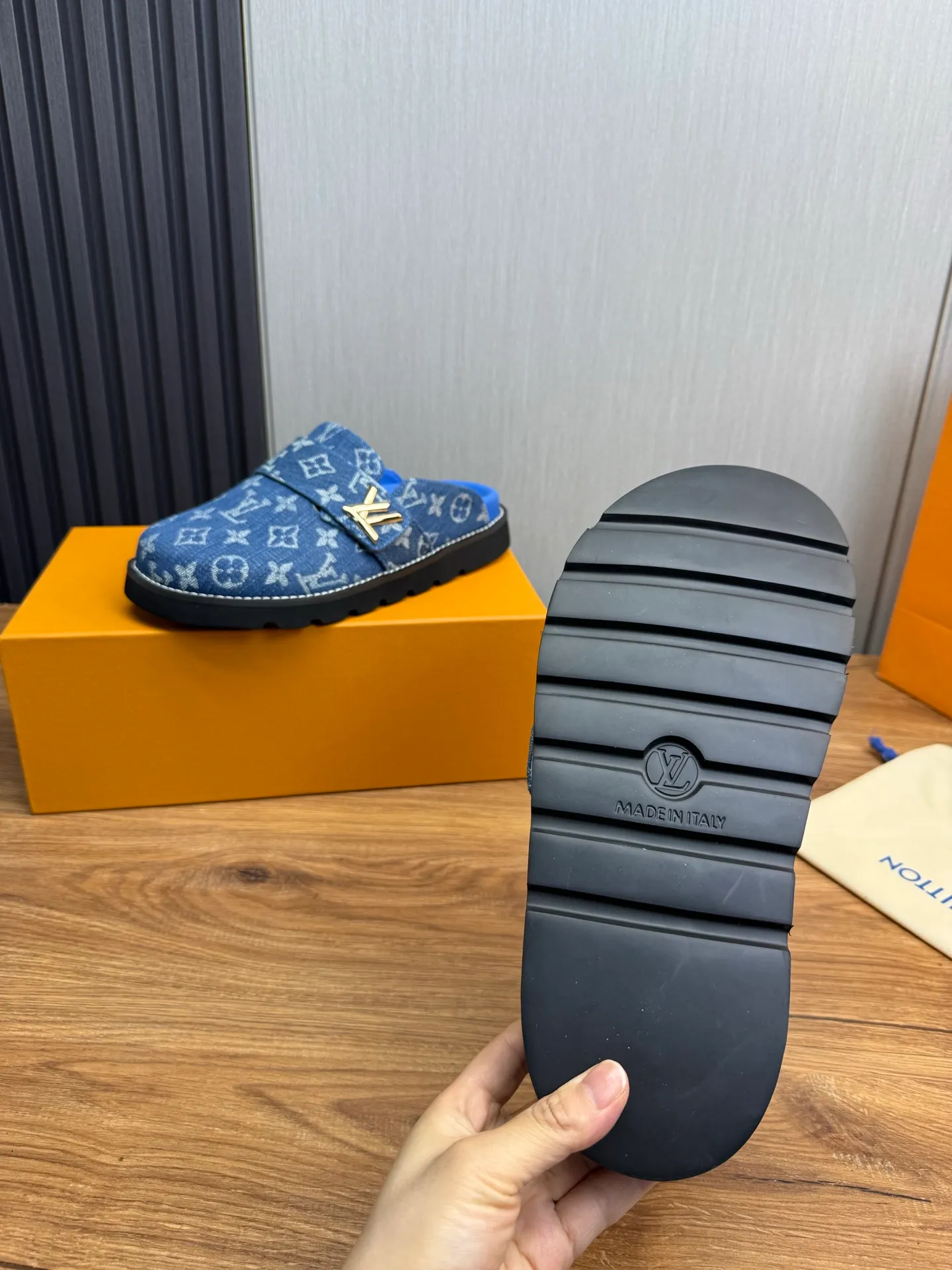 Men's shoes 💰420💰 Lv. hot selling men's slippers 🔥 🩴Official website one to one production 38-45 sizes 45 46 🉑️Customized!